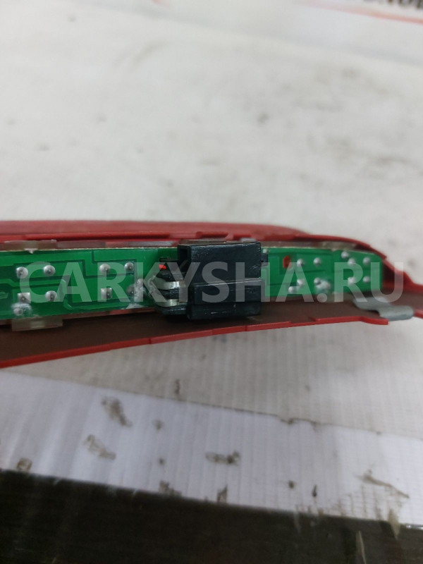 Стоп-сигнал дополнительный Volkswagen Golf Mk5 Volkswagen Golf оригинальный номер 1K6945097B