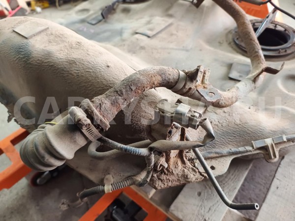 Бензобак Subaru Tribeca B9 2005 42012XA00A WX EZ30D Subaru Tribeca 