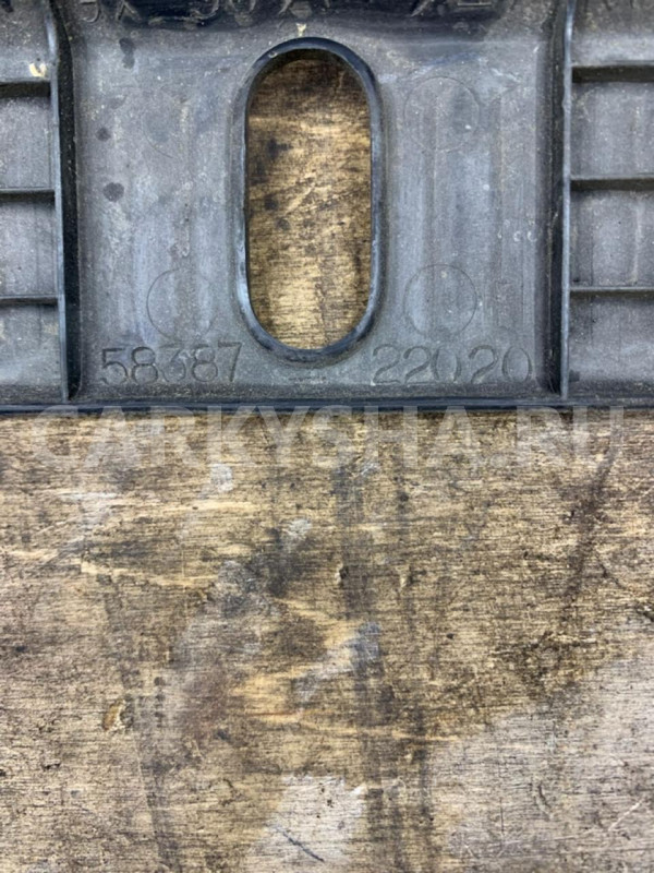 Накладка замка багажника Toyota Mark II 1993 5838722020 JZX90 Toyota Mark II 